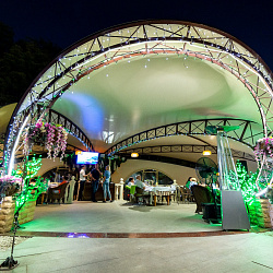 Пансионат «Плаза» г. Ессентуки. Летнее кафе «Шатер» Пансионат «Плаза» г. Ессентуки. Летнее кафе «Шатер»