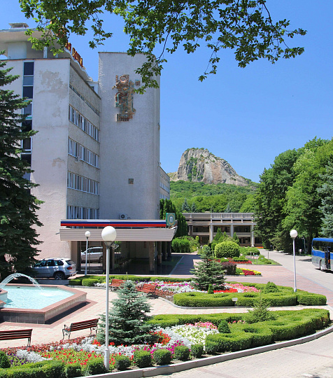 Санаторий «Дубовая Роща», г. Железноводск. Корпус Люкс Санаторий «Дубовая Роща», г. Железноводск. Корпус Люкс