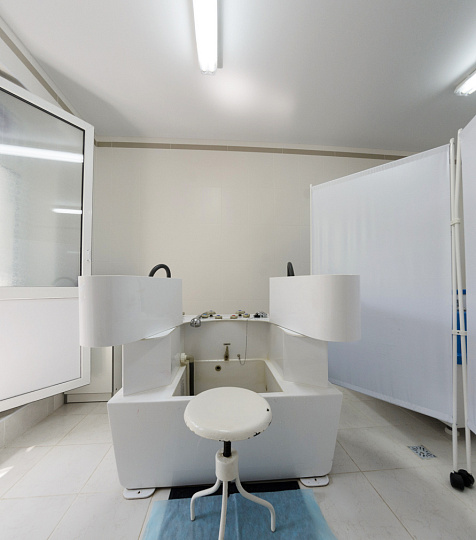 Санаторий «Эльбрус» Железноводск. Ванное отделение, 4-х камерные ванны Санаторий «Эльбрус» Железноводск. Ванное отделение, 4-х камерные ванны