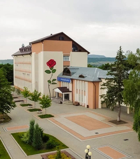 Санаторий «Елизавета—Минеральные Воды», г. Железноводск. Территория Санаторий «Елизавета—Минеральные Воды», г. Железноводск. Территория