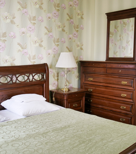 Санаторий «Нарзан» г. Кисловодск. Номер «Люкс», корпус №1 «Центральный». В этом номере отдыхал поэт В.В. Маяковский Санаторий «Нарзан» г. Кисловодск. Номер «Люкс», корпус №1 «Центральный». В этом номере отдыхал поэт В.В. Маяковский