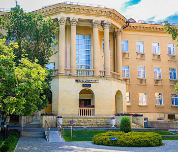 Санаторий «Шахтёр» г. Ессентуки. Центральный корпус Санаторий «Шахтёр» г. Ессентуки. Центральный корпус