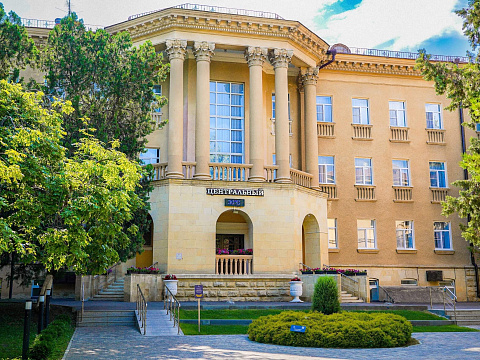 Санаторий «Шахтёр» г. Ессентуки. Центральный корпус Санаторий «Шахтёр» г. Ессентуки. Центральный корпус