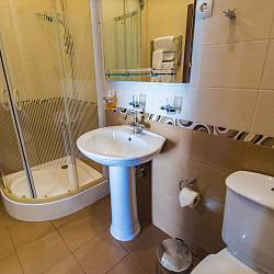 Медицинский центр «Княжна Мери» Железноводск. Ванная комната в номере 3-х комнатные апартаменты Медицинский центр «Княжна Мери» Железноводск. Ванная комната в номере 3-х комнатные апартаменты