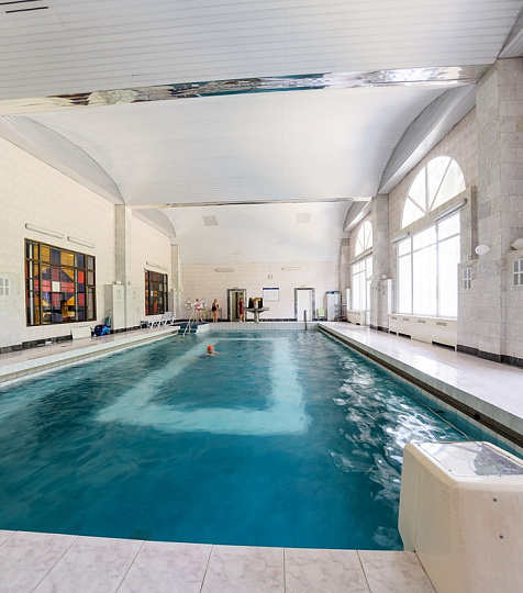 Санаторий «им. М.И. Калинина» г. Ессентуки. Бассейн Санаторий «им. М.И. Калинина» г. Ессентуки. Бассейн