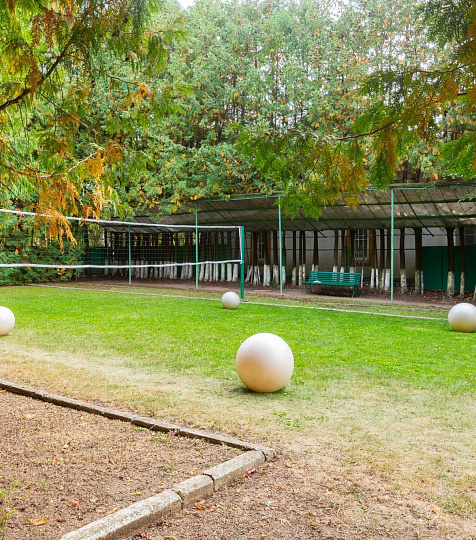 Санаторий «Москва», г. Кисловодск. Волейбольная площадка Санаторий «Москва», г. Кисловодск. Волейбольная площадка