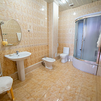 Санаторий «Воронеж» Ессентуки. Ванная комната в номере двухместный двухкомнатный Люкс Санаторий «Воронеж» Ессентуки. Ванная комната в номере двухместный двухкомнатный Люкс
