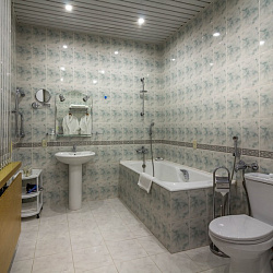 Санаторий «Москва», г. Ессентуки, Люкс (2-х комнатный 2-х местный) "Улучшенный", ванная комната Санаторий «Москва», г. Ессентуки, Люкс (2-х комнатный 2-х местный) "Улучшенный", ванная комната