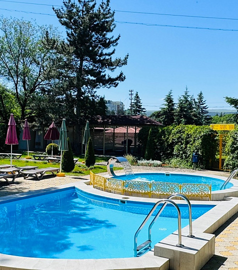 Санаторий «Кругозор» г. Кисловодск. Открытый бассейн Санаторий «Кругозор» г. Кисловодск. Открытый бассейн