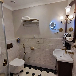 Оздоровительный комплекс " Лермонтовские ванны", 1-комнатный двухместный «Джуниор Сюит», ванная комната Оздоровительный комплекс " Лермонтовские ванны", 1-комнатный двухместный «Джуниор Сюит», ванная комната