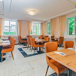 Санаторий «Машук Аква-Терм», Железноводск. Зал столовой Санаторий «Машук Аква-Терм», Железноводск. Зал столовой