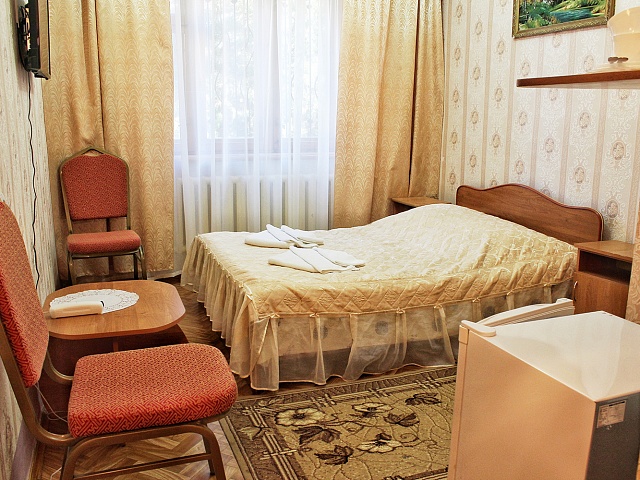 Санаторий «Геолог Казахстана», Железноводск. Номер «Полулюкс» с двуспальной кроватью