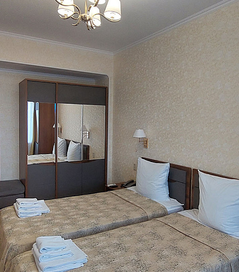 Санаторий «Москва», г. Ессентуки, номер 1-й категории (2х местный) "Эконом" с размещением двух человек Санаторий «Москва», г. Ессентуки, номер 1-й категории (2х местный) "Эконом" с размещением двух человек