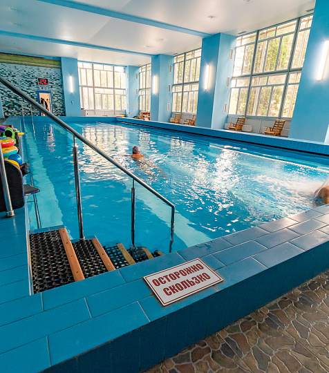 Санаторий «Родник», Кисловодск. Бассейн Санаторий «Родник», Кисловодск. Бассейн