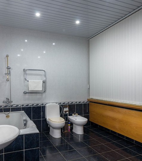 Санаторий «Москва», г. Ессентуки, Сюит (3-х комнатный 2-х местный) с размещением двух человек, ванная комната Санаторий «Москва», г. Ессентуки, Сюит (3-х комнатный 2-х местный) с размещением двух человек, ванная комната