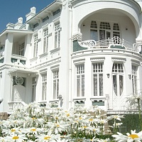 Санаторий «Долина Нарзанов» г. Кисловодск. Главный корпус Санаторий «Долина Нарзанов» г. Кисловодск. Главный корпус