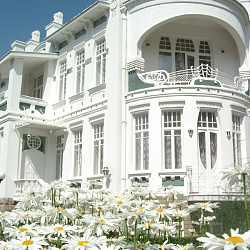 Санаторий «Долина Нарзанов» г. Кисловодск. Главный корпус Санаторий «Долина Нарзанов» г. Кисловодск. Главный корпус