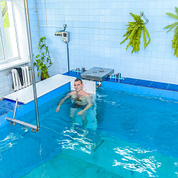 Санаторий «Зори Ставрополья», Пятигорск. Бассейн для подводного вертикального вытяжения позвоночника Санаторий «Зори Ставрополья», Пятигорск. Бассейн для подводного вертикального вытяжения позвоночника