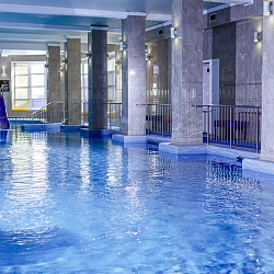 Санаторий «Дворец нарзанов» г. Кисловодск. Бассейн Санаторий «Дворец нарзанов» г. Кисловодск. Бассейн