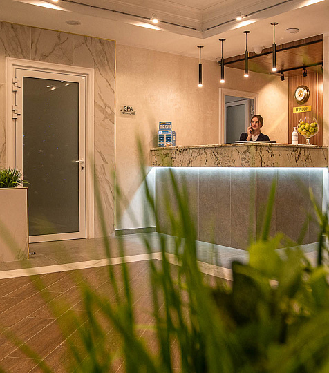 Оздоровительный комплекс «Затерянный рай у Машука», зона ресепшн Оздоровительный комплекс «Затерянный рай у Машука», зона ресепшн