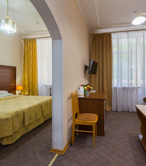 Санаторий «Москва», г. Кисловодск. Двухместный номер «Люкс» Санаторий «Москва», г. Кисловодск. Двухместный номер «Люкс»