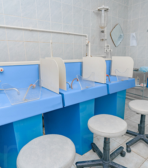 Пансионат с лечением «Геолог Казахстана», Железноводск. Орошение лица минеральной водой Пансионат с лечением «Геолог Казахстана», Железноводск. Орошение лица минеральной водой